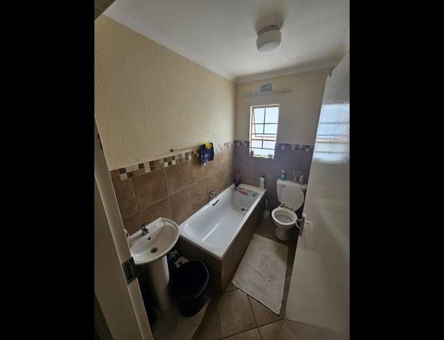 3 BEDROOM TOWNHOUSE FOR SALE IN ANDEON